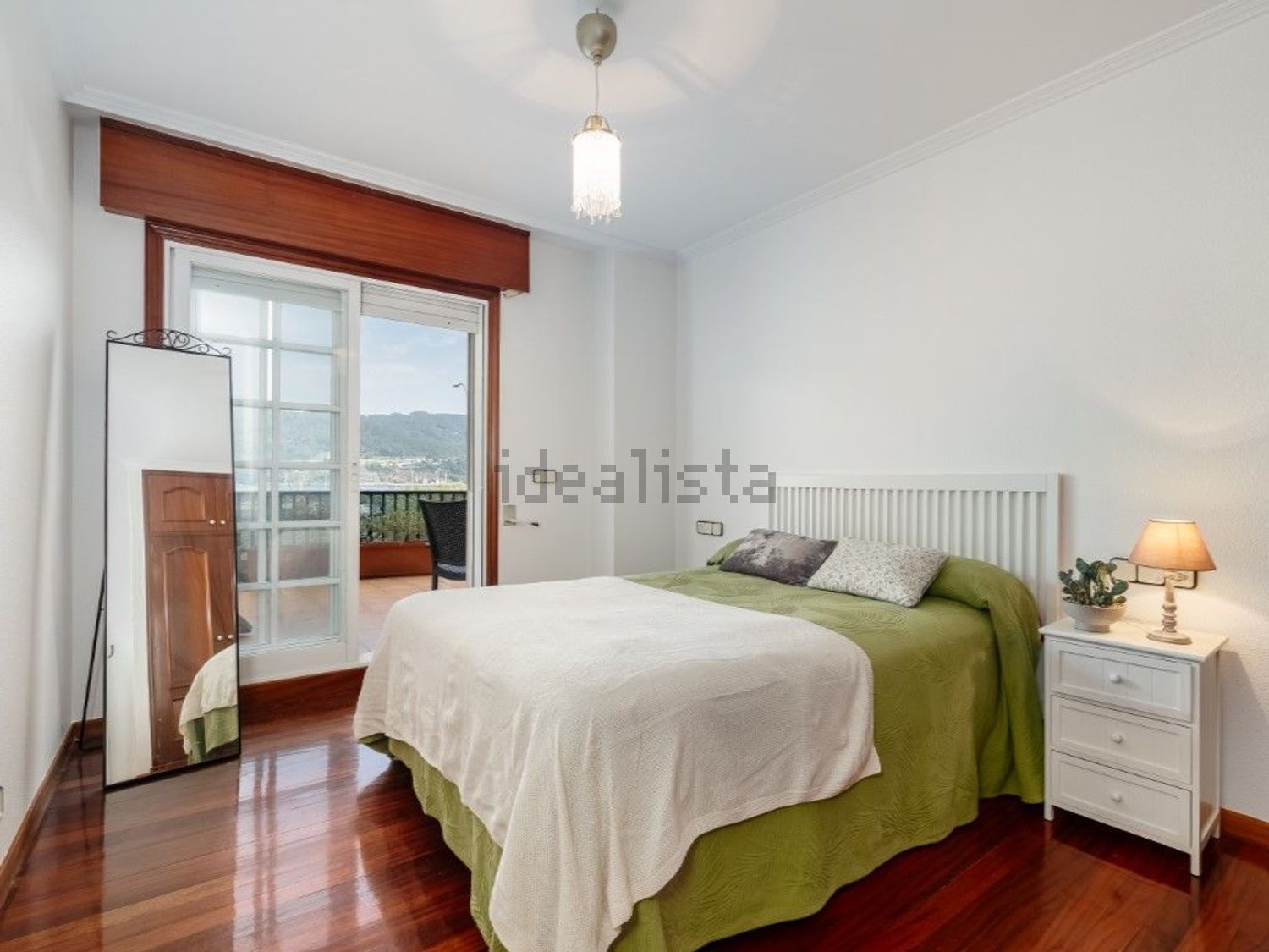 Beachfront flat in Pontevedra — Bedroom