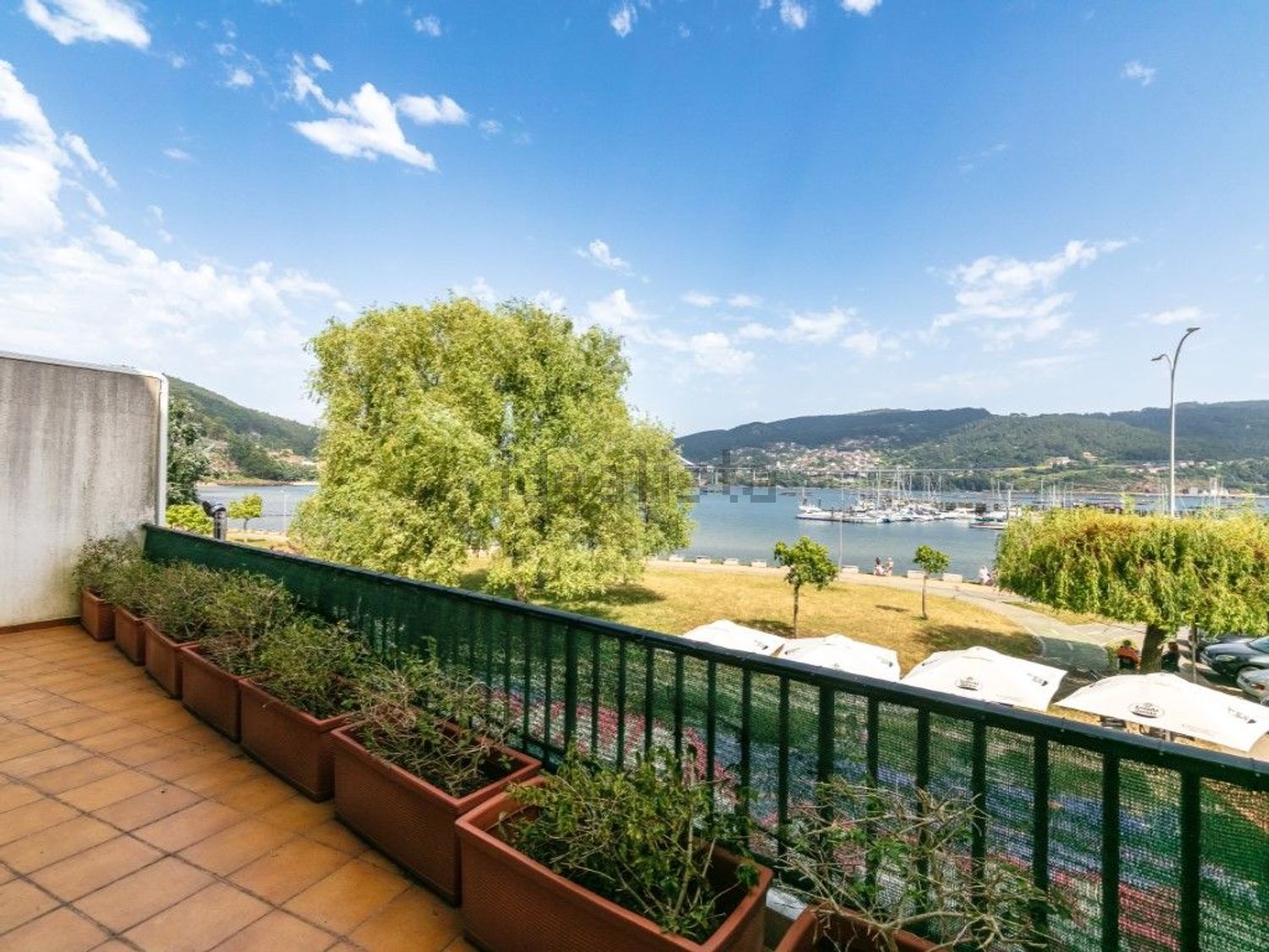 Beachfront flat in Pontevedra — Sea terrace