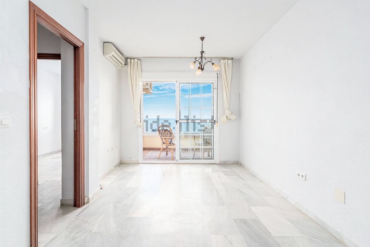 Piso en primera línea de playa en Manilva — Dormitorio