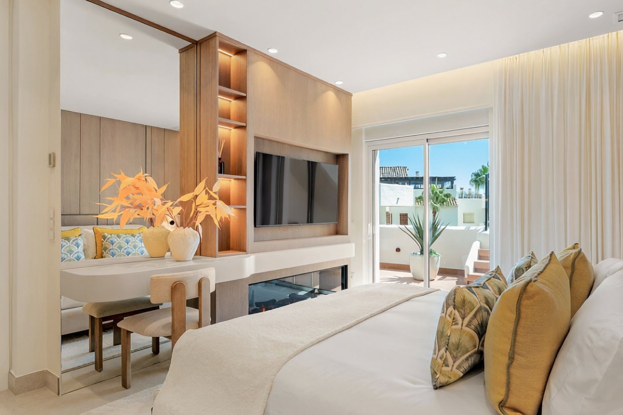 Seafront attic in Estepona — Bedroom