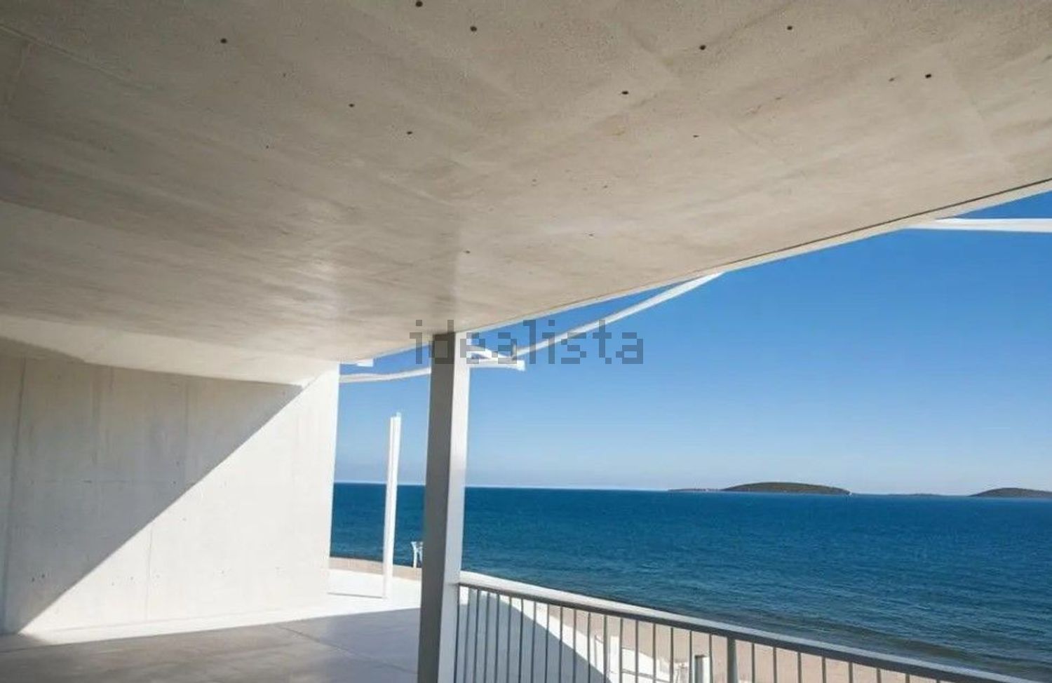 Chalet with direct beach access in Marín — Sea terrace