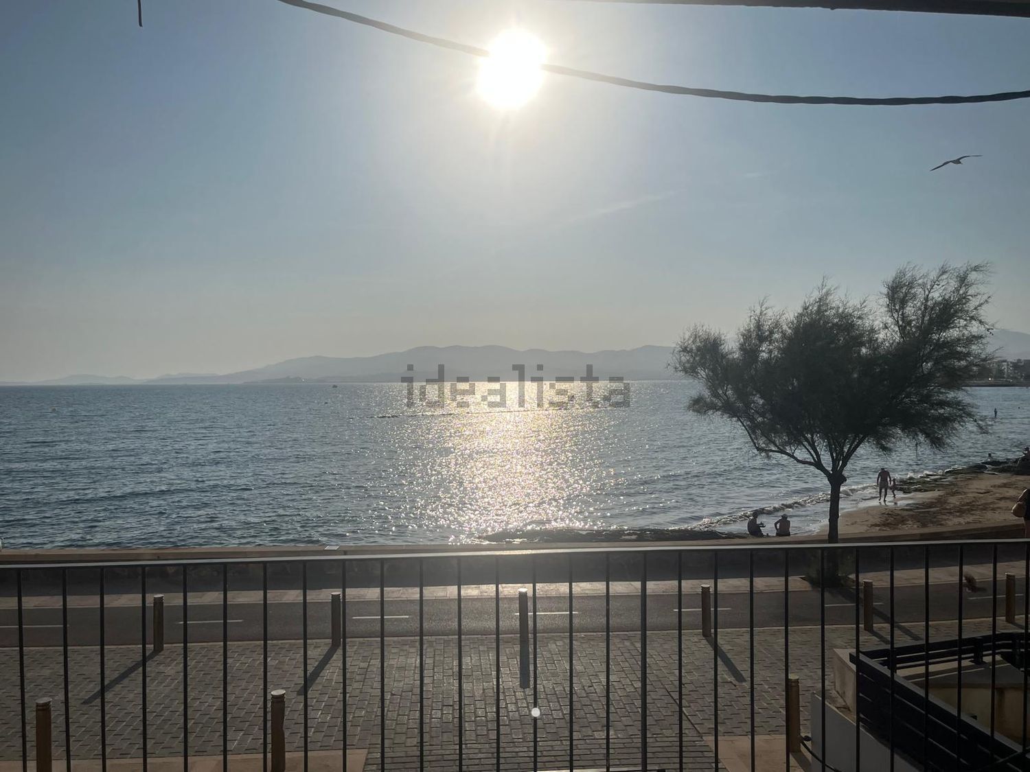 Chalet with direct beach access in Marín