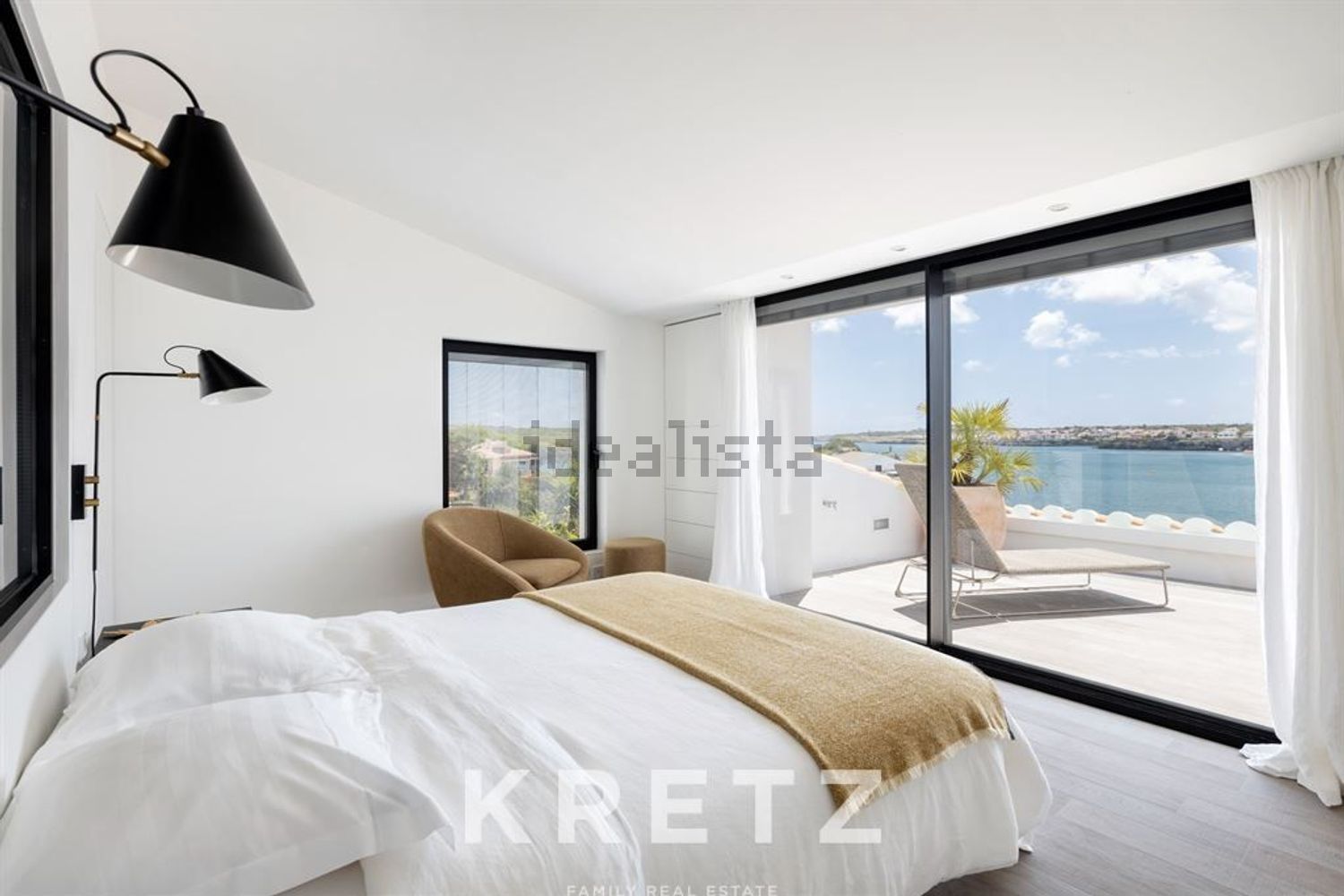 Chalet with direct beach access in Maó/Mahón — Bathroom