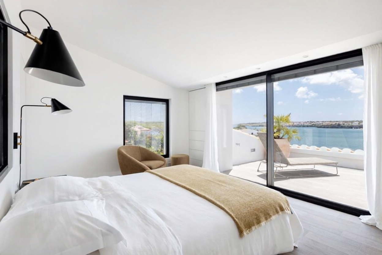 Chalet with direct beach access in Maó/Mahón — Bathroom