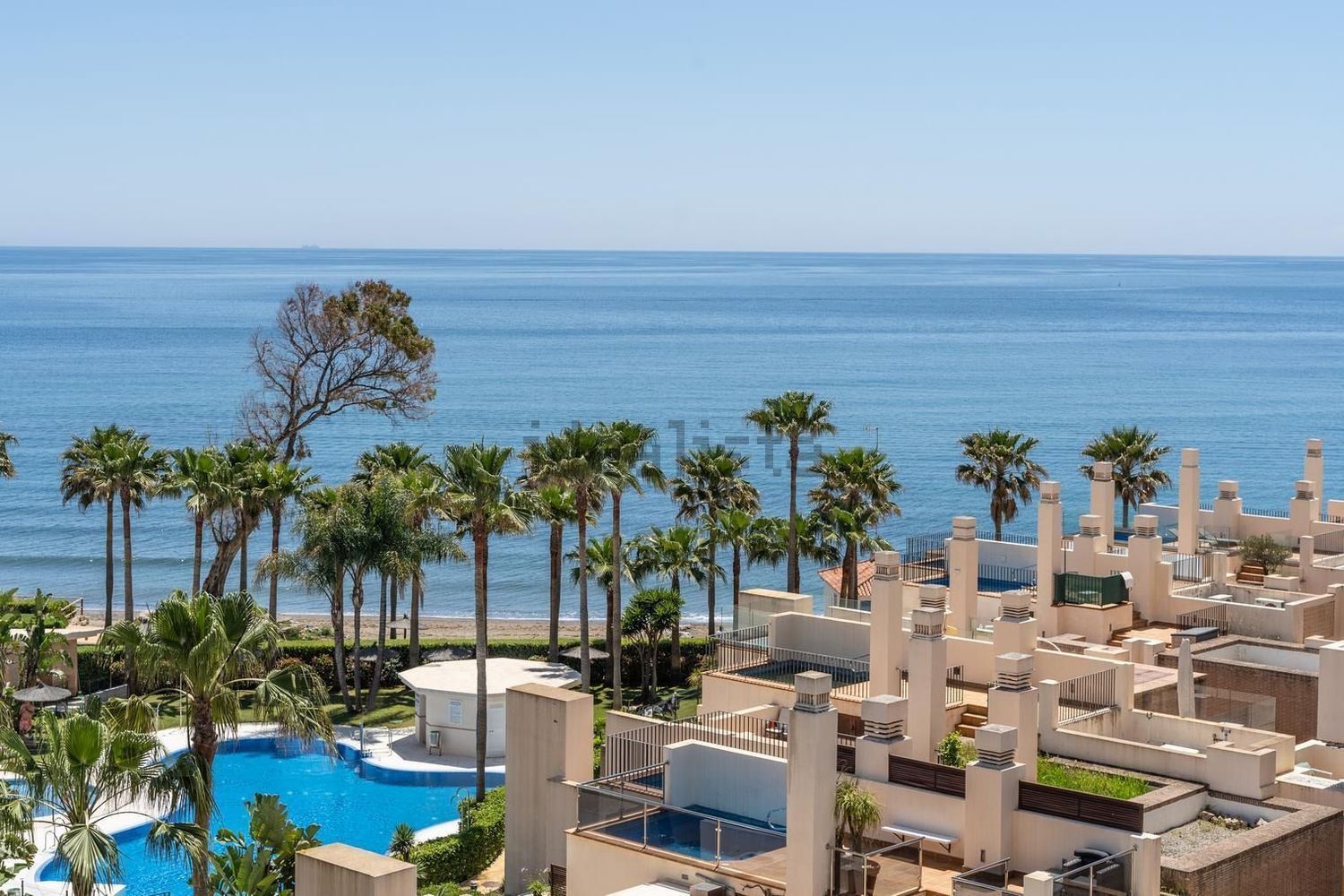 Seafront attic in Estepona — Sea view