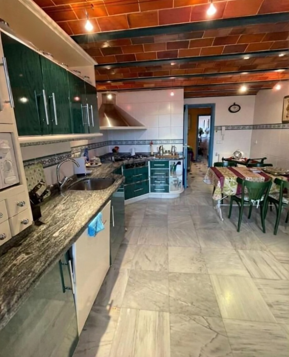 Piso en primera línea de playa en Benidorm — Cocina