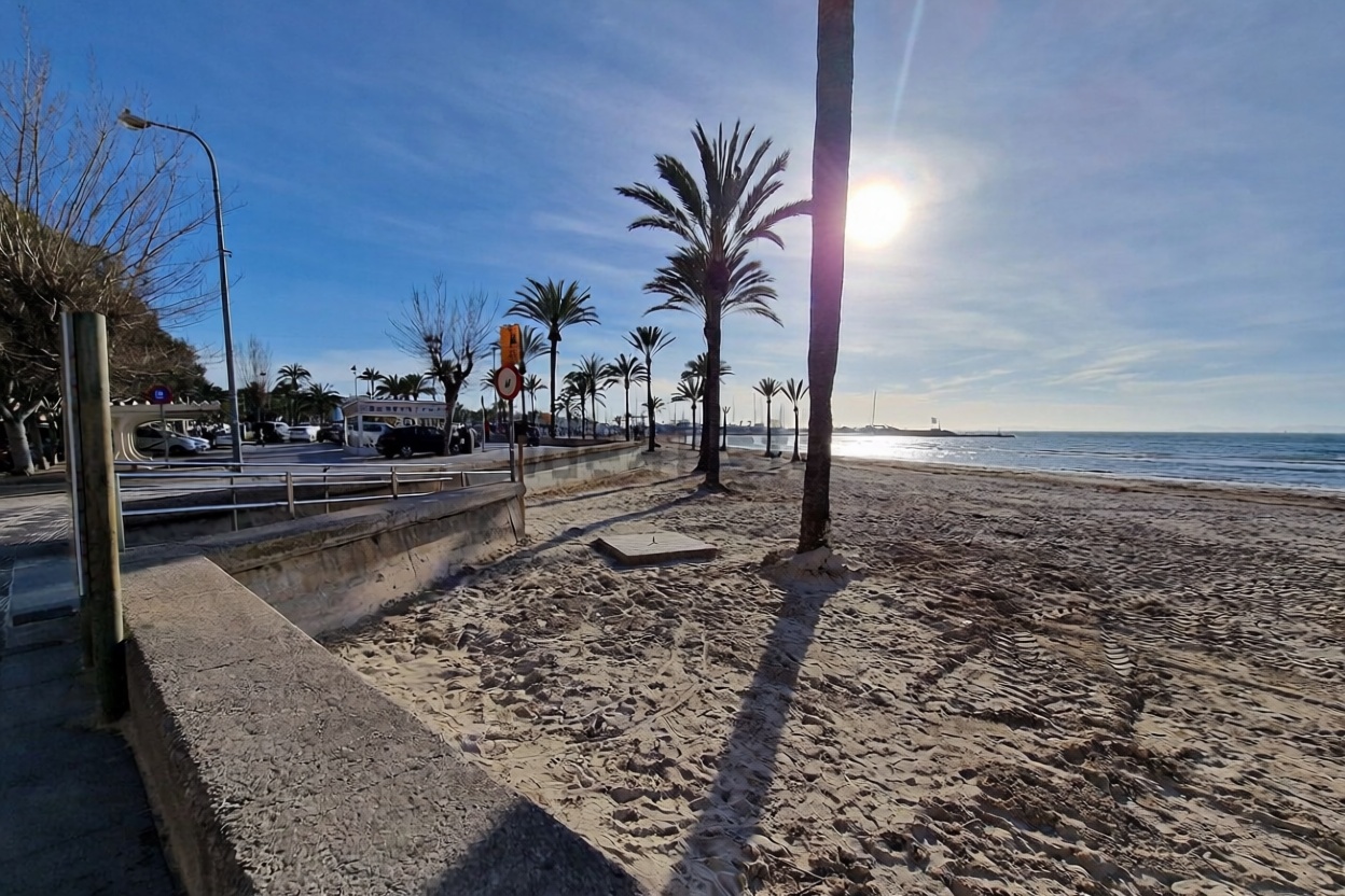 Wohnung in erste Strandlinie in Llucmajor — Meerblick