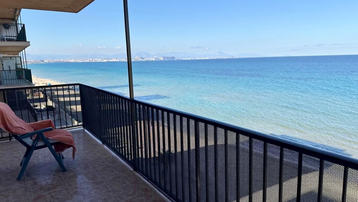 Wohnung in erste Strandlinie in Elche — Meerterrasse