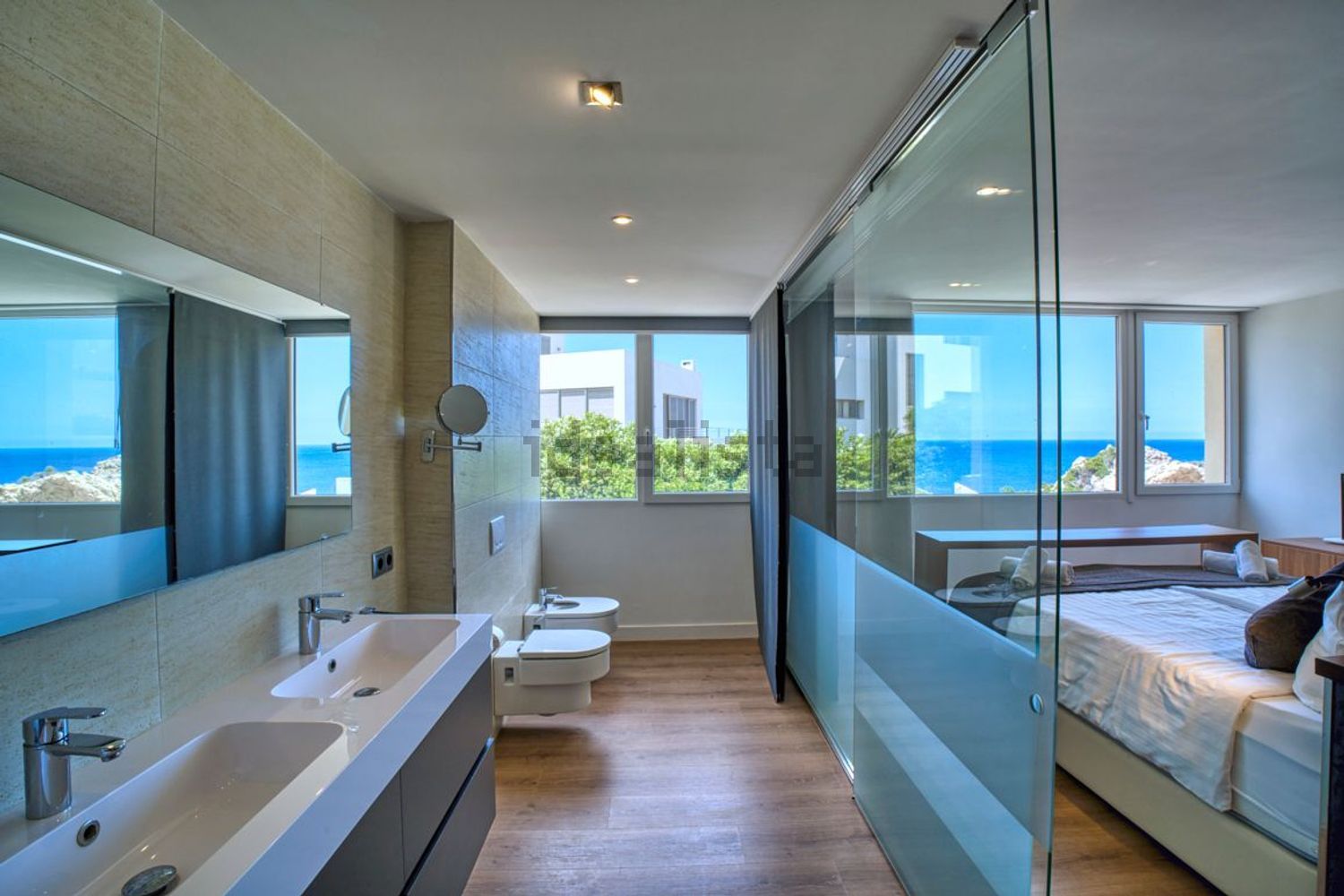 Chalet with direct beach access in Capdepera — Bathroom
