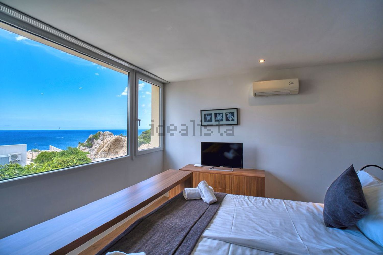 Chalet with direct beach access in Capdepera — Bedroom