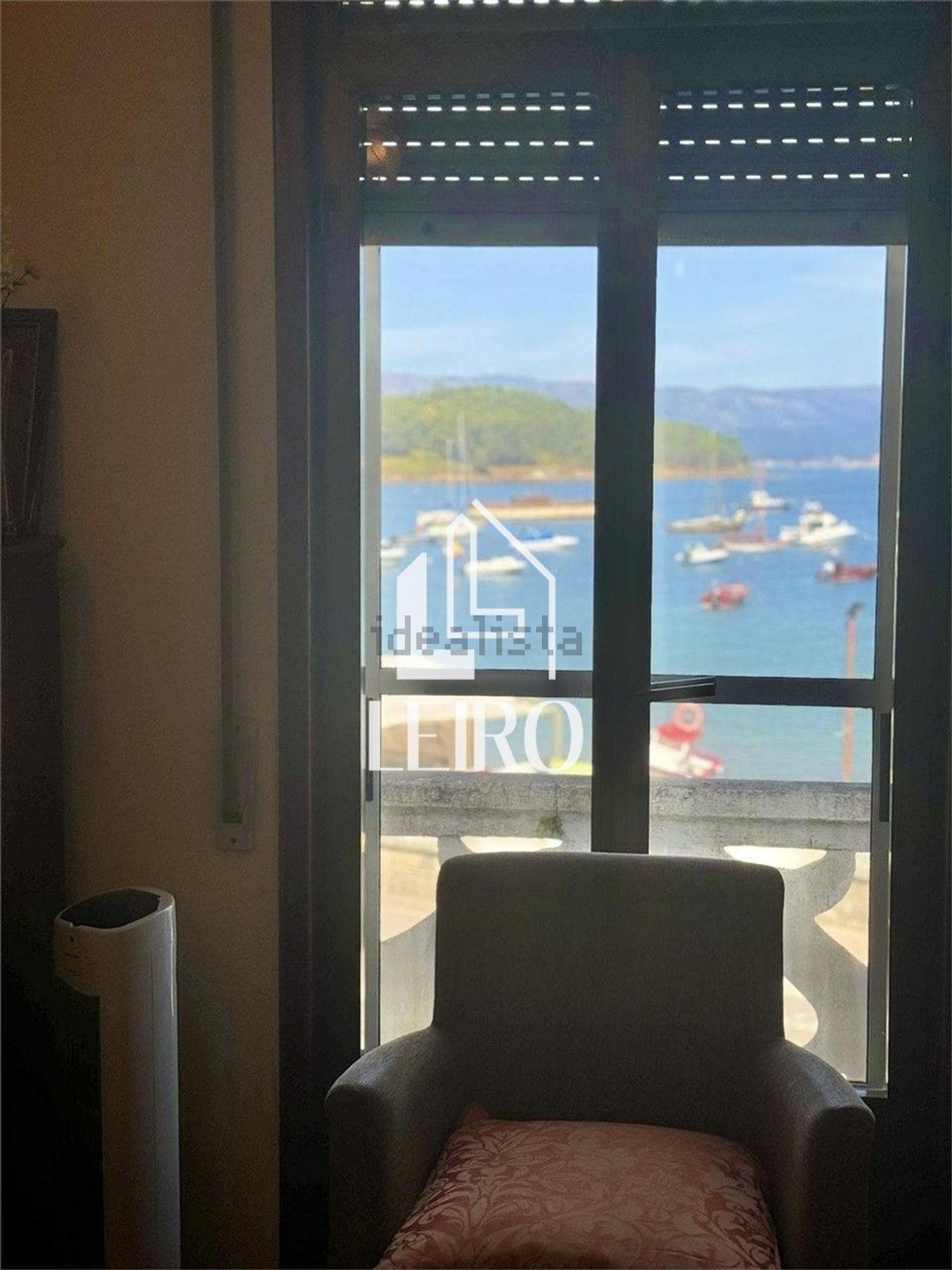 Chalet with direct beach access in Pontevedra — Sea terrace