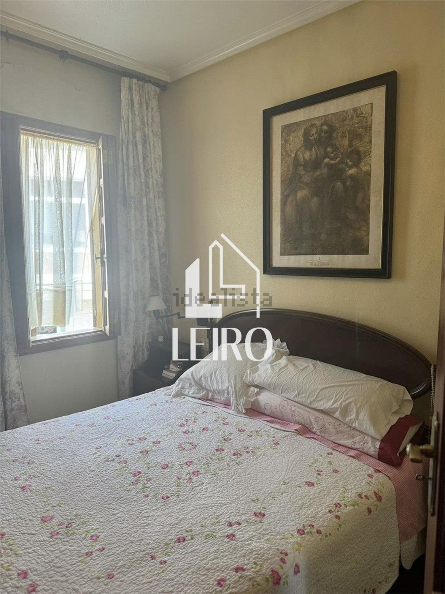 Chalet with direct beach access in Pontevedra — Bedroom