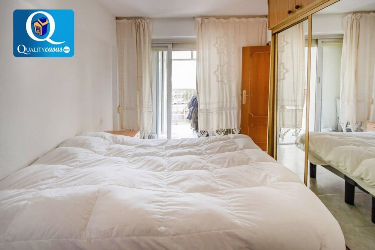 Appartement en première ligne de plage à Alicante — Chambre