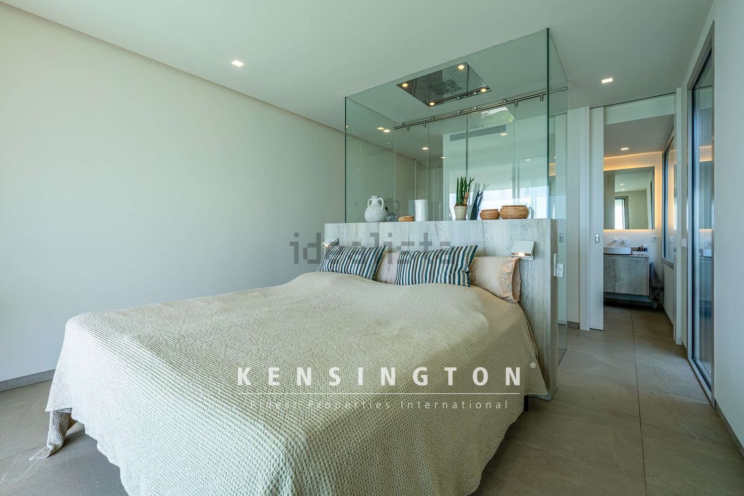 Chalet with direct beach access in Manacor — Bedroom