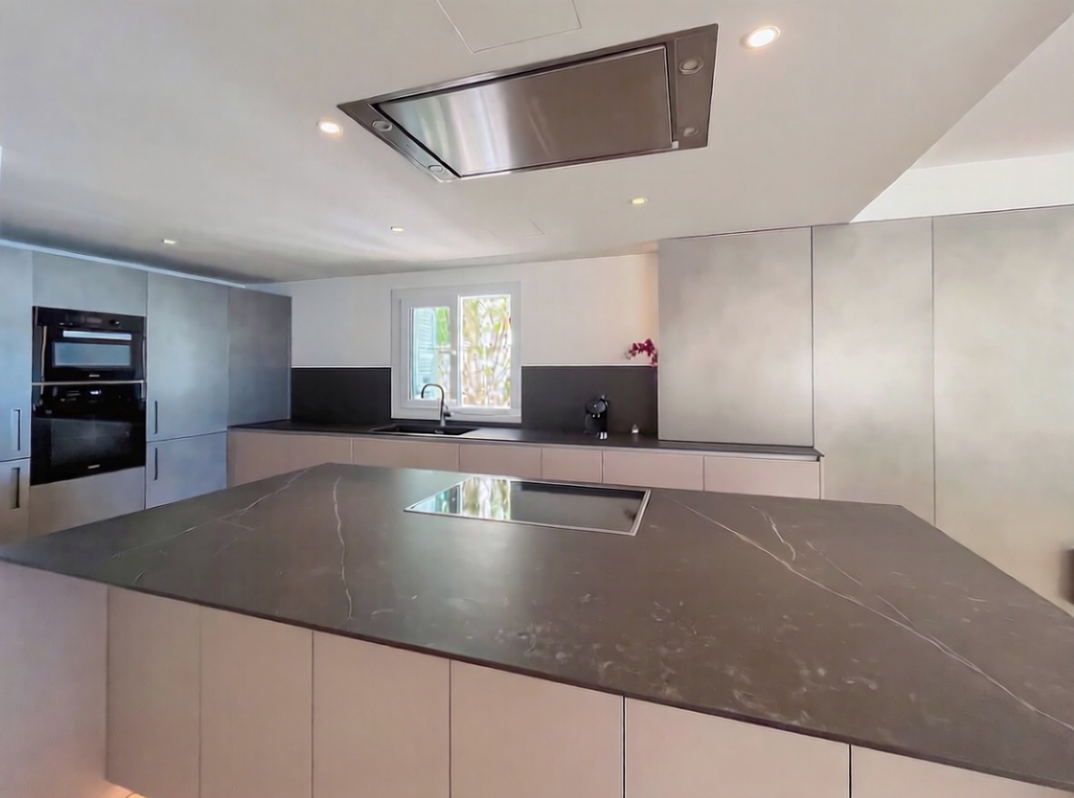 Chalet with direct beach access in Alcúdia — Kitchen