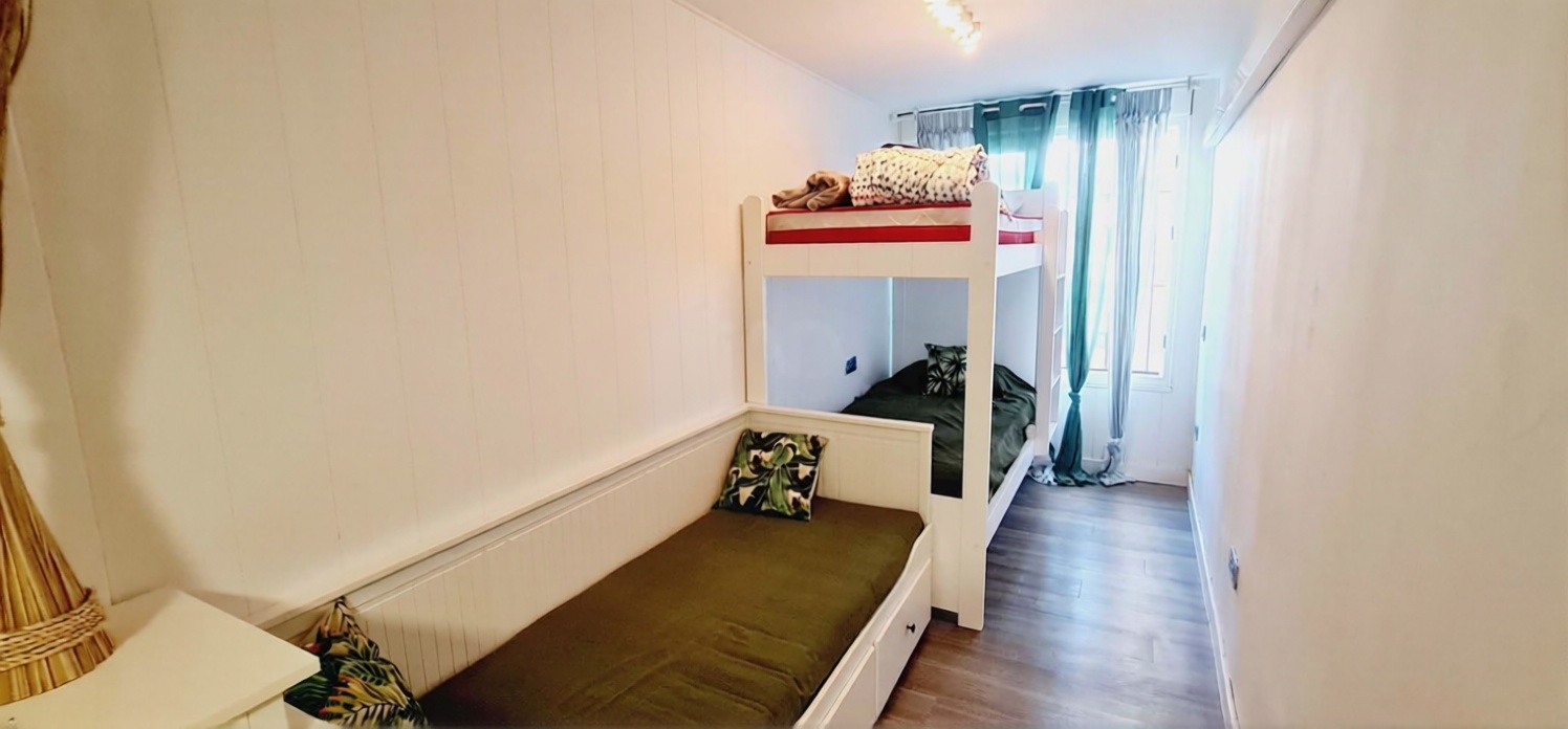 Apartamento em primeira linha de praia em Casares — Quarto