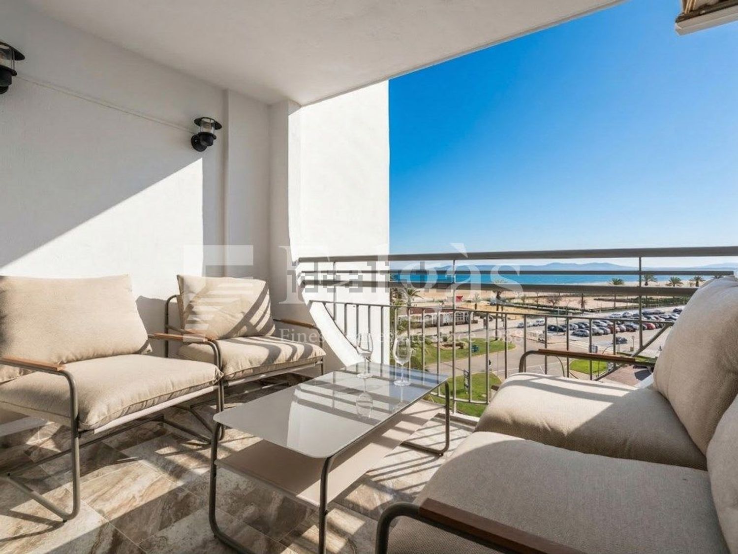 Piso en primera línea de playa en Empuriabrava — Terraza mar