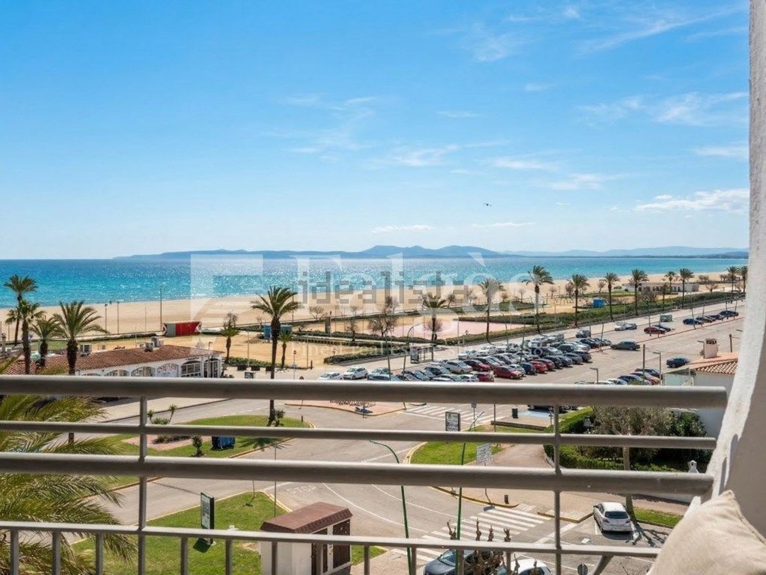 Piso en primera línea de playa en Empuriabrava — Vista mar