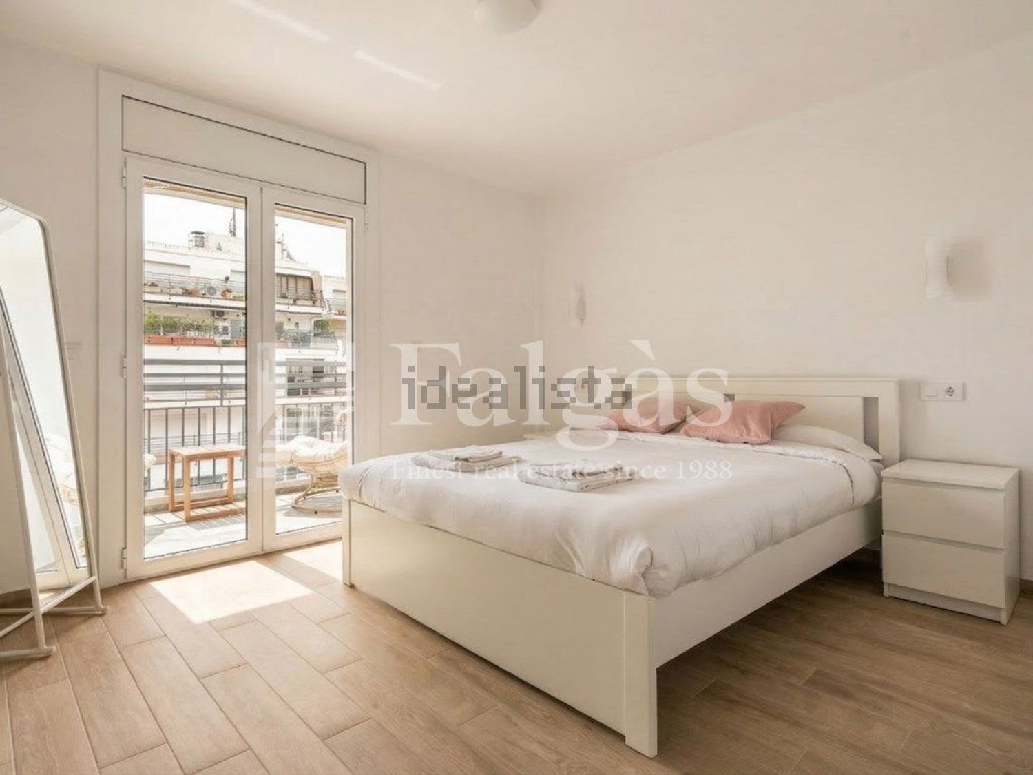 Piso en primera línea de playa en Empuriabrava — Dormitorio