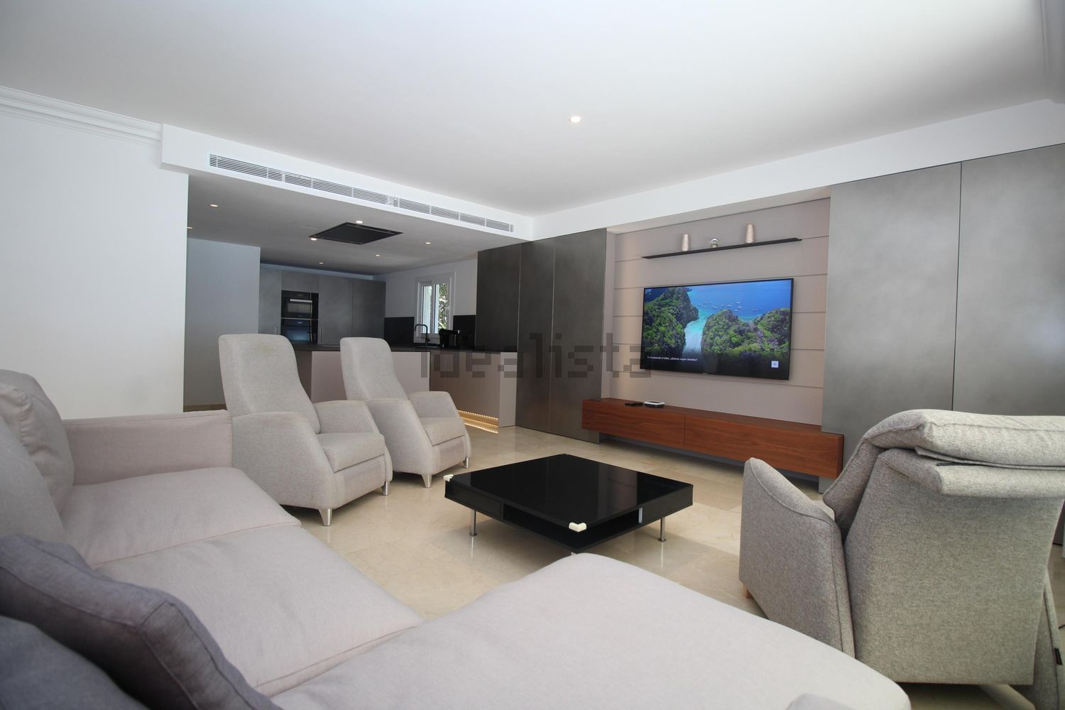 Chalet with direct beach access in Alcúdia — Living room