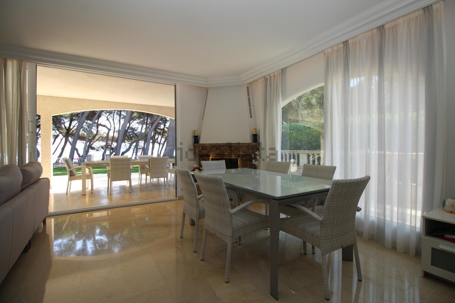 Chalet with direct beach access in Alcúdia — Dining room