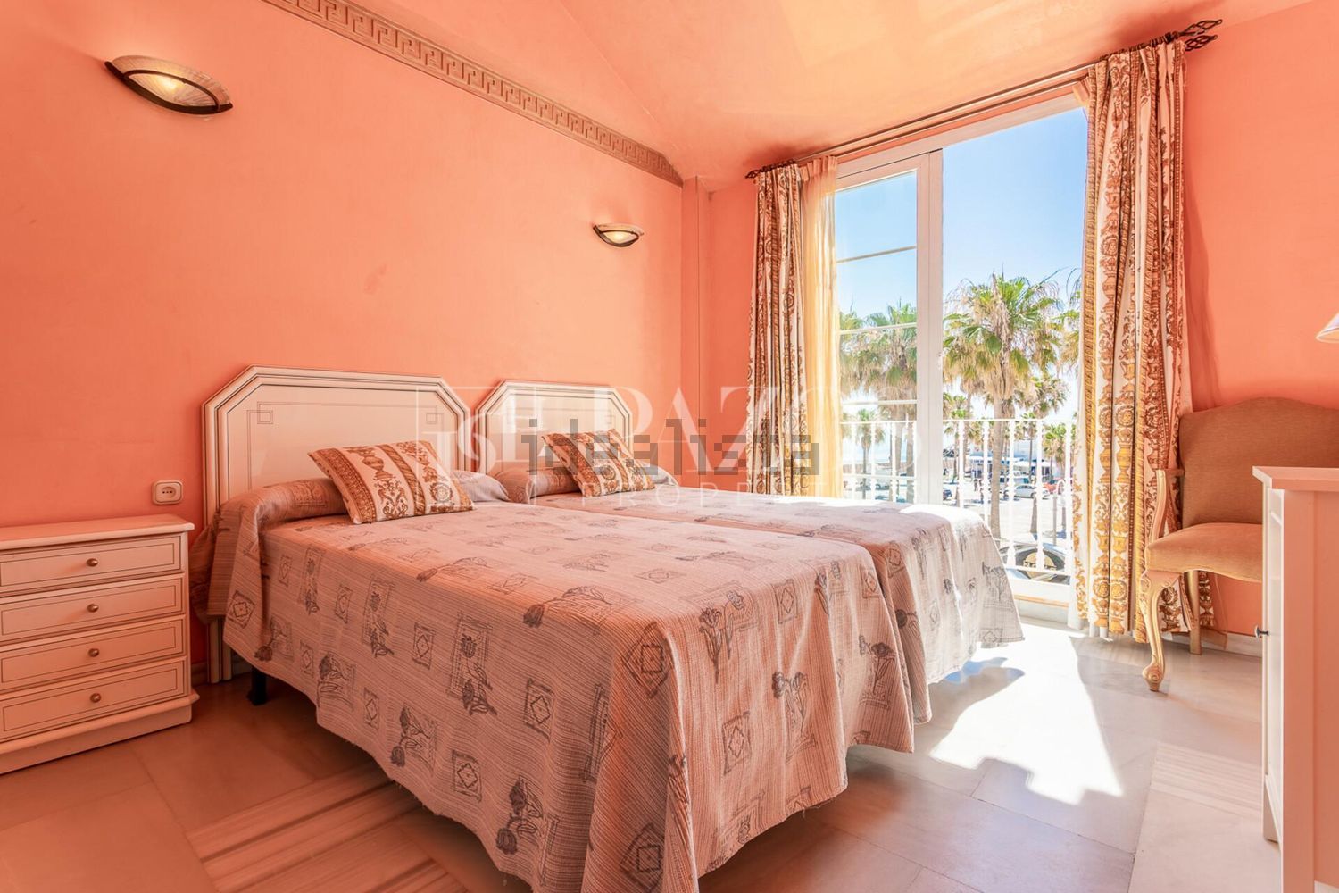 Ático en primera línea de mar en Benalmádena — Dormitorio