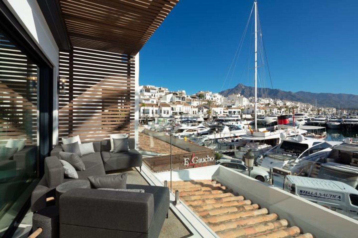 Duplex in erste Strandlinie in Marbella — Meerterrasse