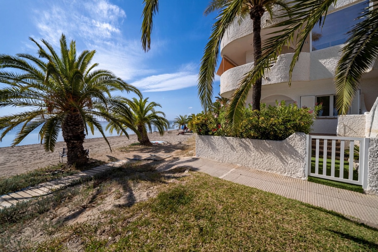 Beachfront flat in La Manga del Mar Menor — Bedroom
