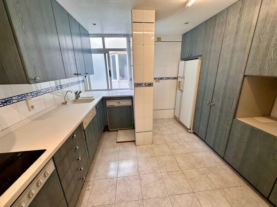 Seafront attic in Torrevieja — Kitchen