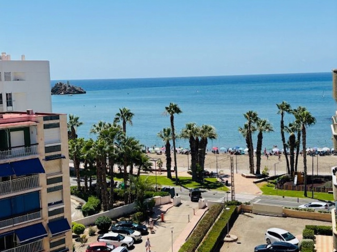 Beachfront flat in Águilas — Sea view