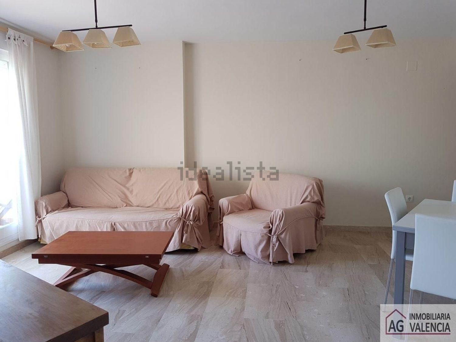 Piso en primera línea de playa en Salinas — Salón