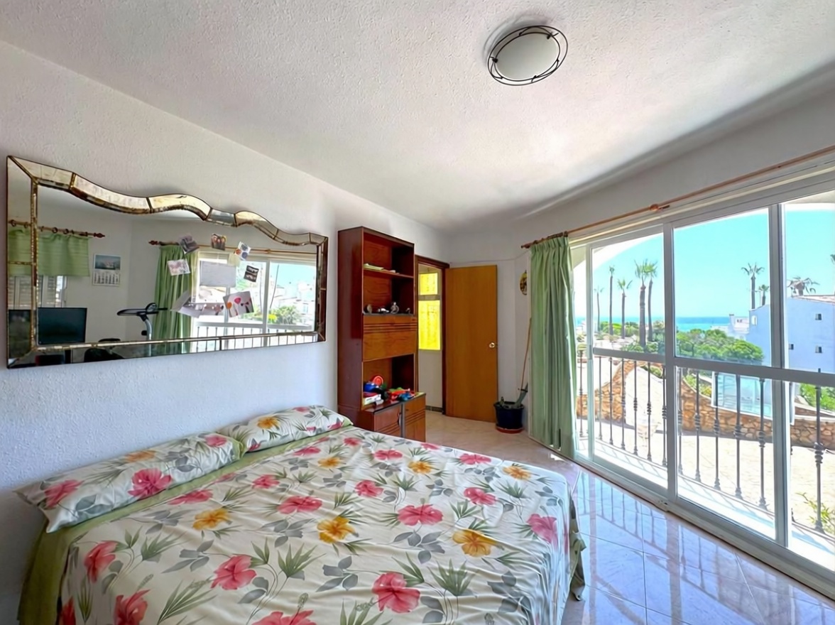 Chalet with direct beach access in Manilva — Bedroom