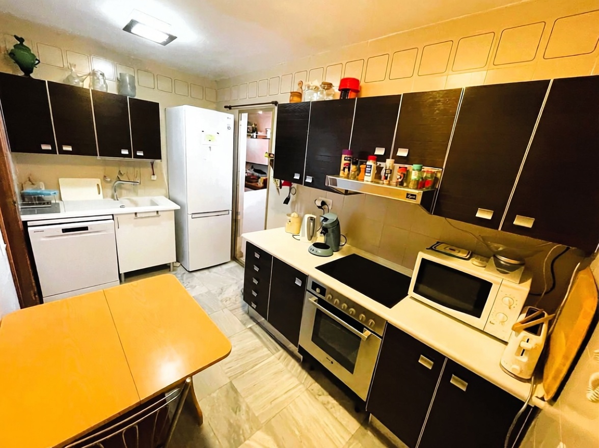 Flat on the Frontline Beach in Benidorm — Kitchen