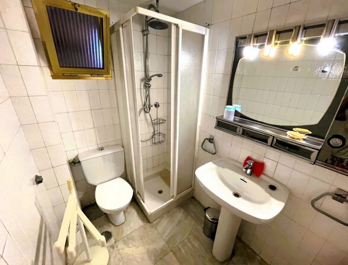 Flat on the Frontline Beach in Benidorm — Bathroom