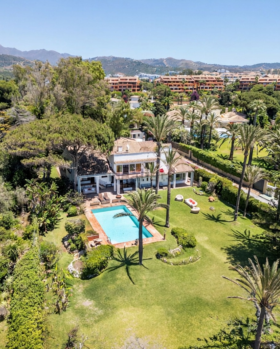 Chalet con acceso directo a playa en Marbella — Dormitorio
