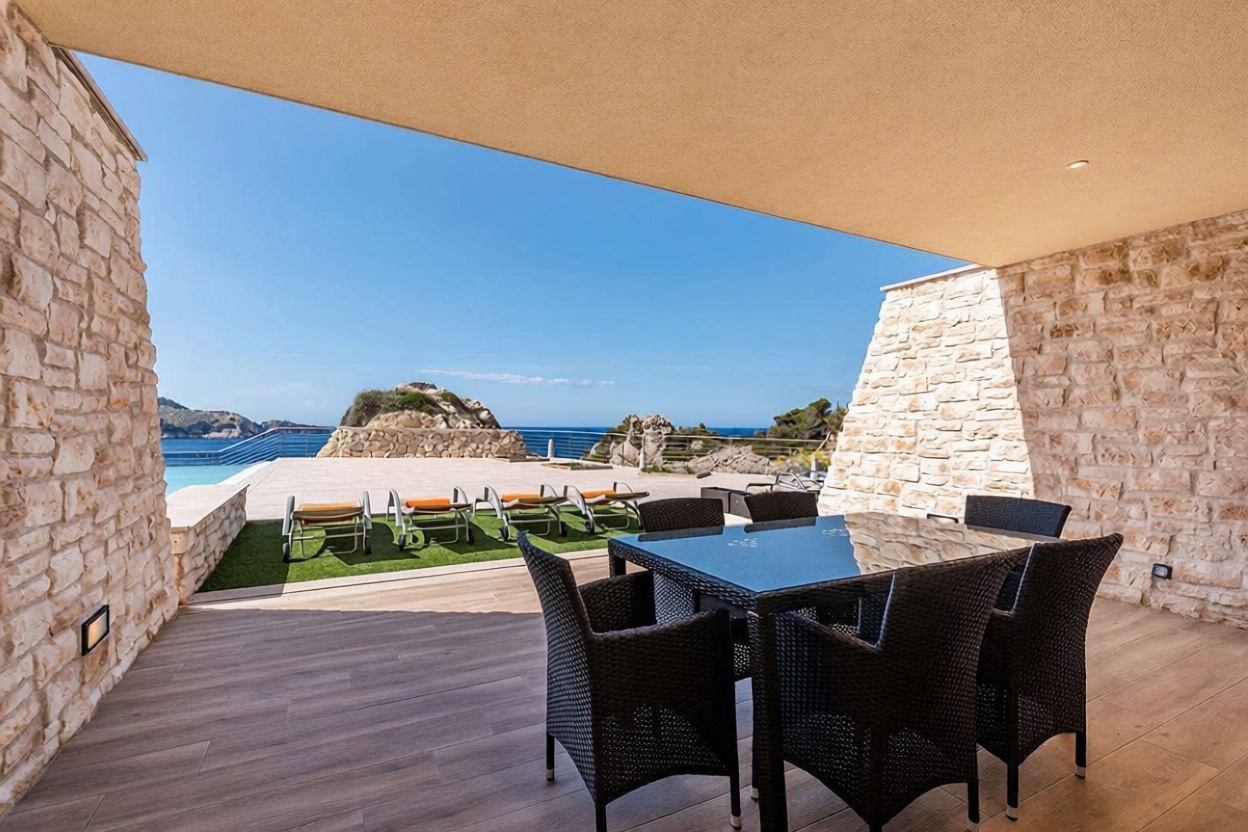Chalet with direct beach access in Capdepera — Sea terrace