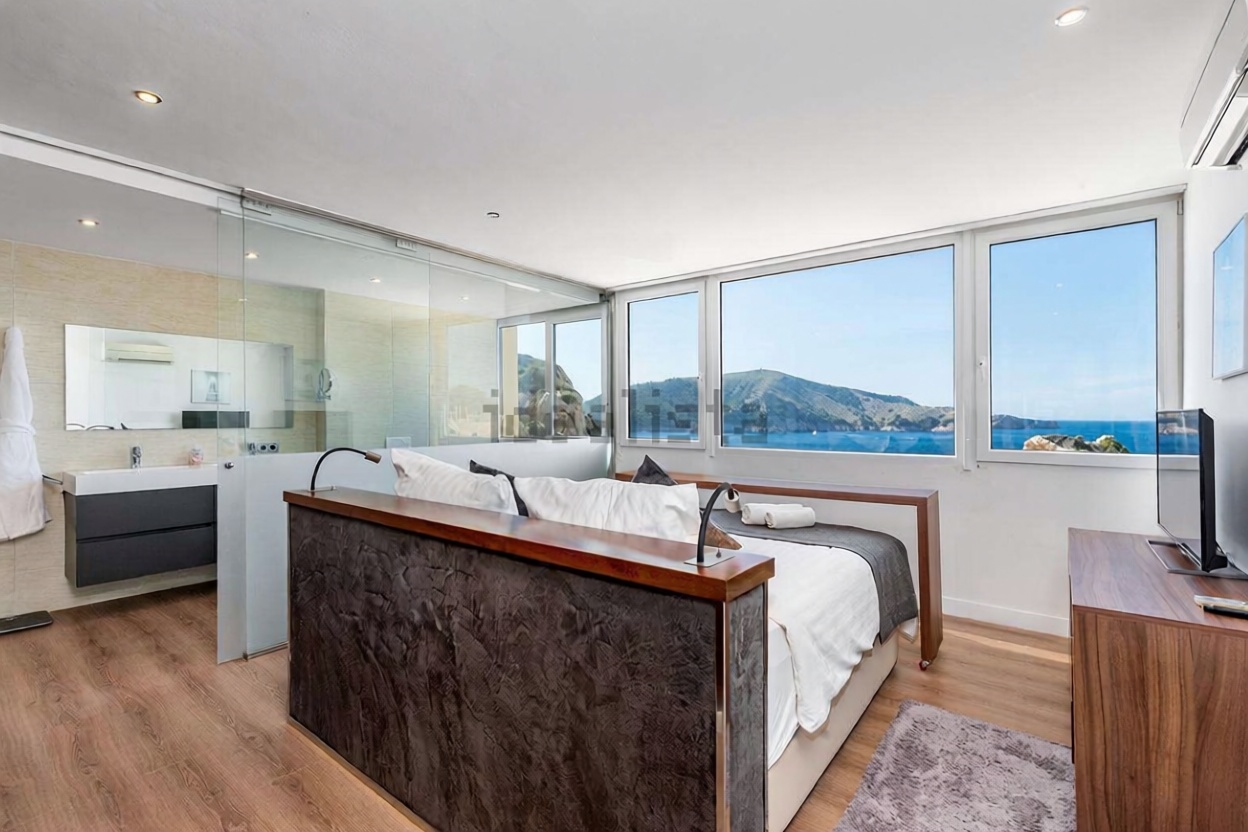 Chalet with direct beach access in Capdepera — Bedroom