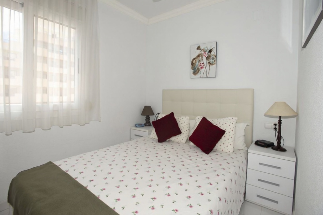 Piso en venta en primera línea de playa en Calpe — Dormitorio