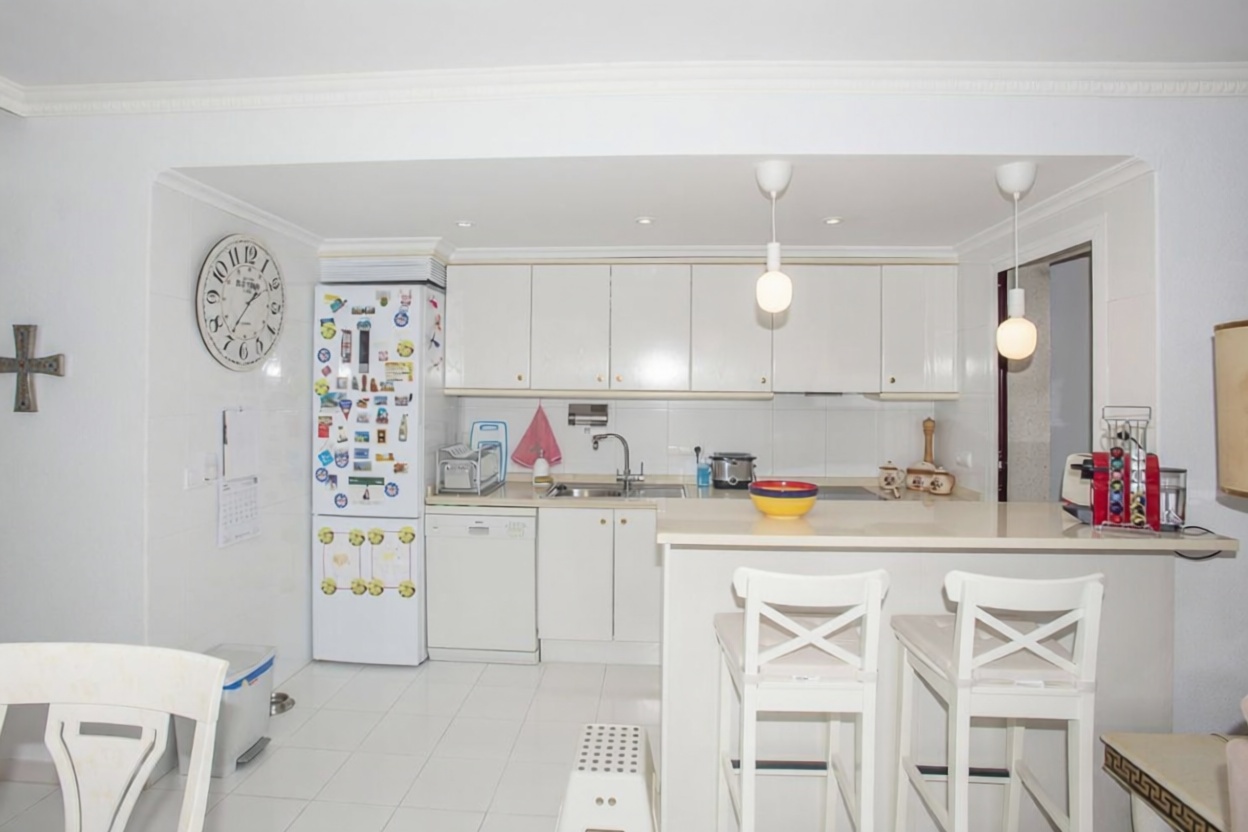 Piso en venta en primera línea de playa en Calpe — Cocina