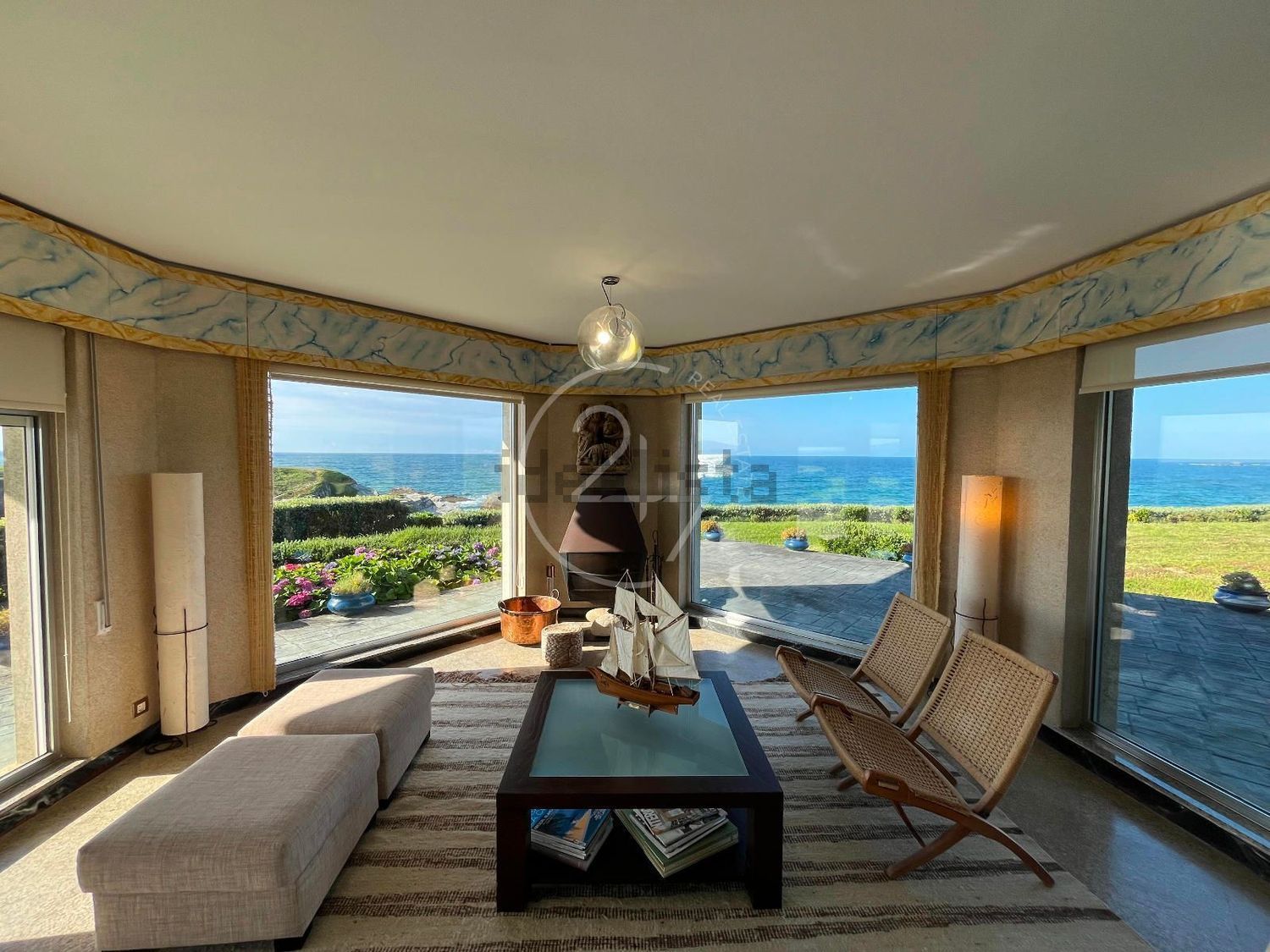 Chalet with direct beach access in Ribadeo — Living room