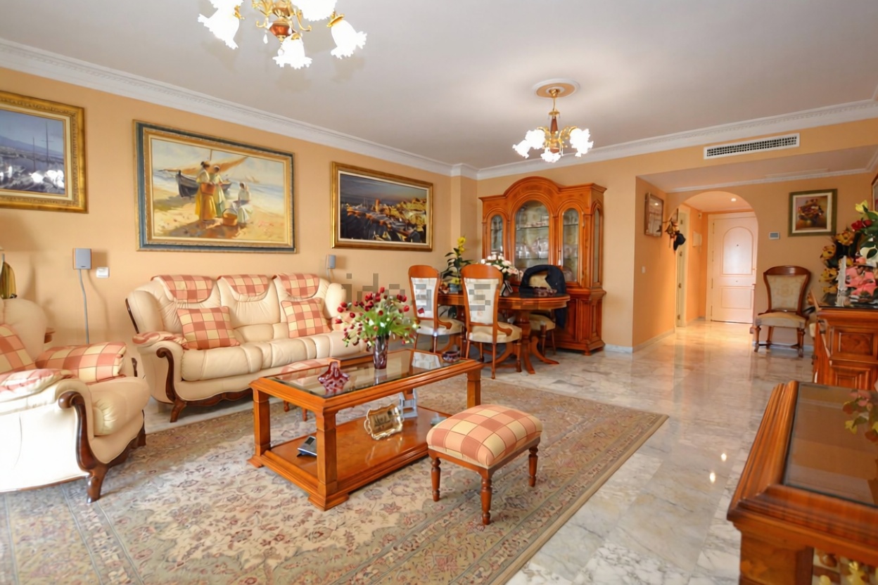 Wohnung in erste Strandlinie in Marbella — Wohnzimmer