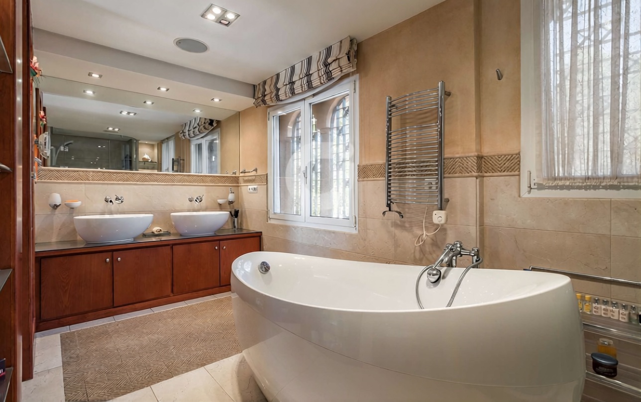 Chalet com acesso direto à praia em Estepona — Casa banho