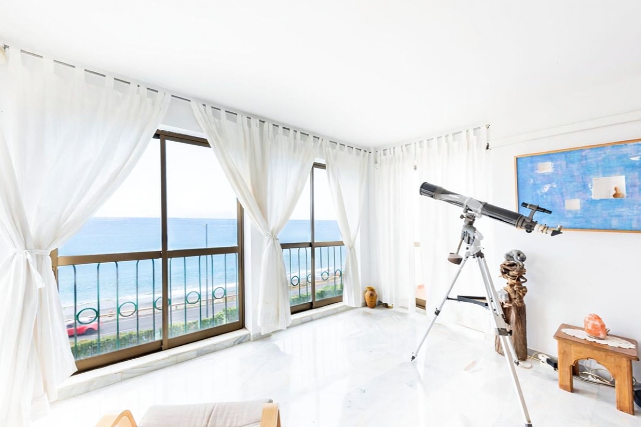 Beachfront flat in Torrox — Sea terrace