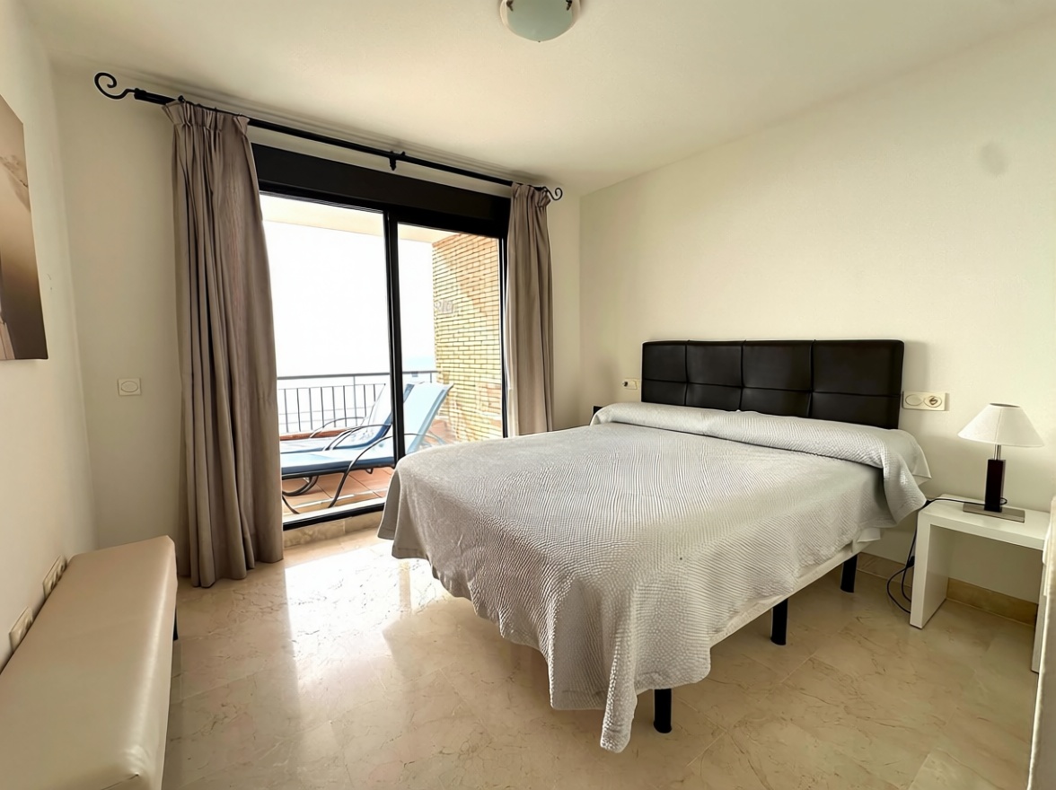 Beachfront flat in Torrox — Bedroom
