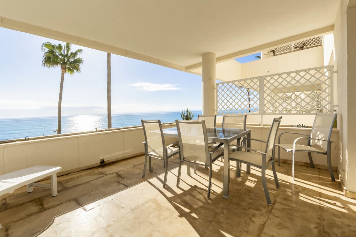Appartement en première ligne de plage à Estepona
