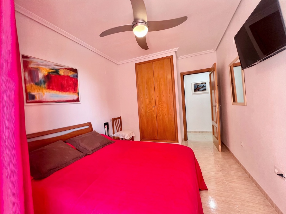 Flat for sale frontline beach in Oropesa del Mar — Bedroom