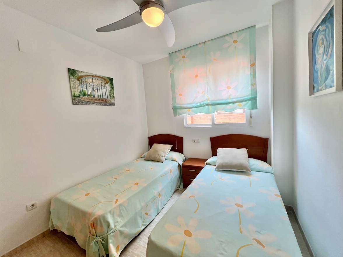 Flat for sale frontline beach in Oropesa del Mar — Bedroom