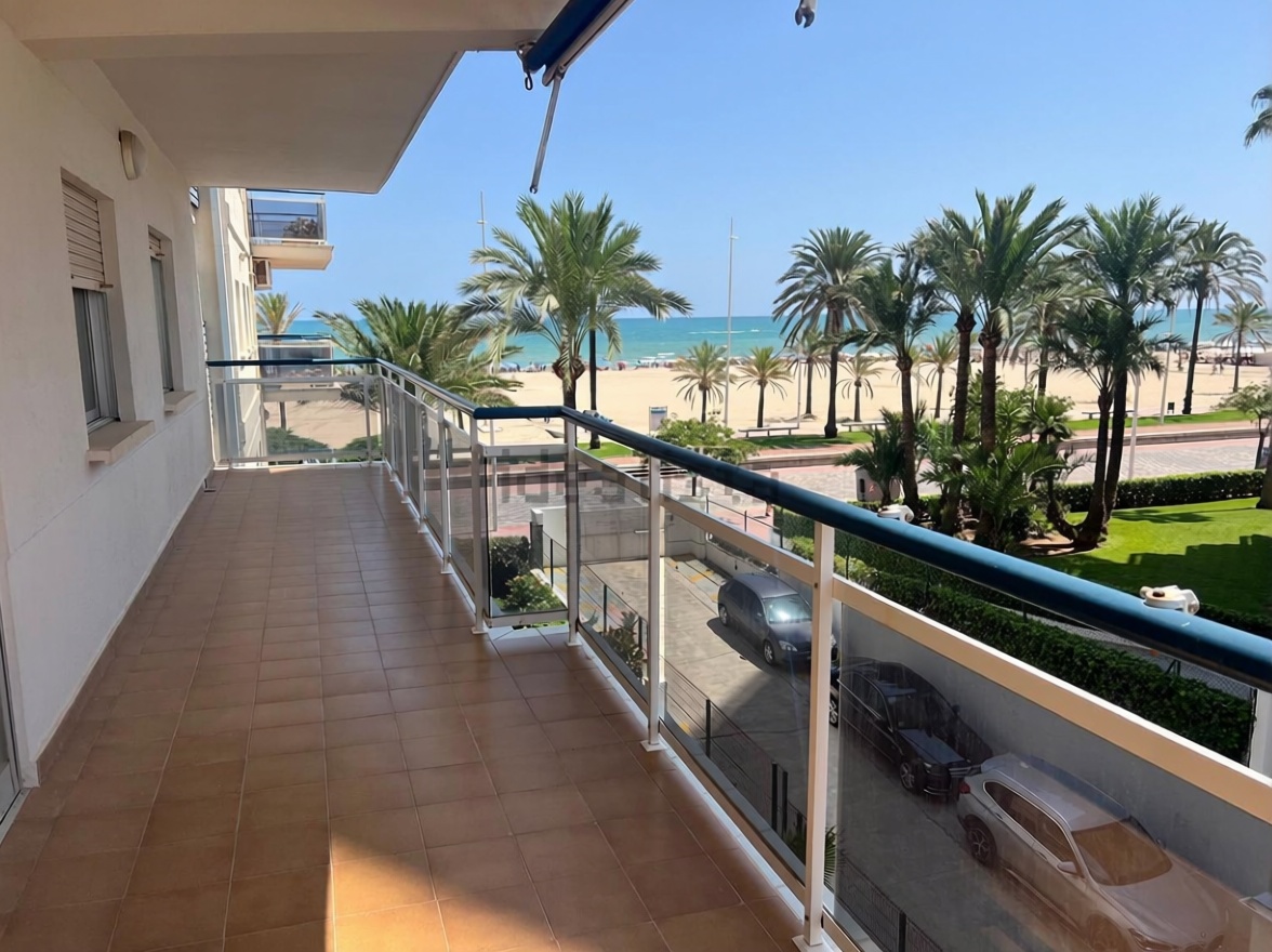 Beachfront flat in Gandia