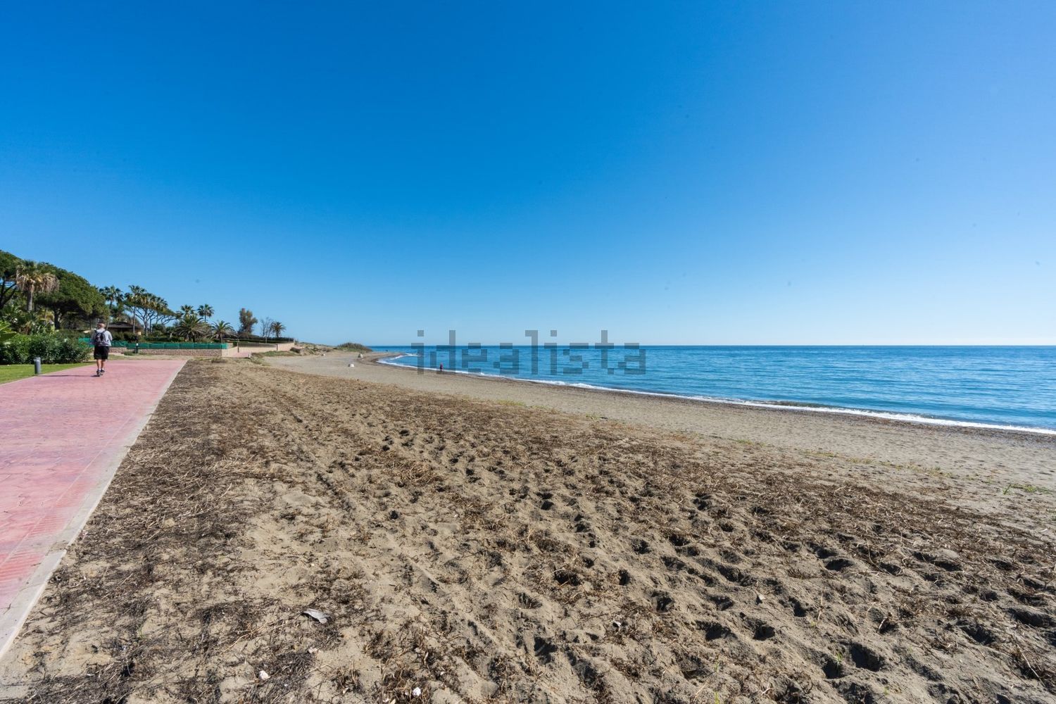 Appartement en première ligne de plage à Estepona — Vue mer