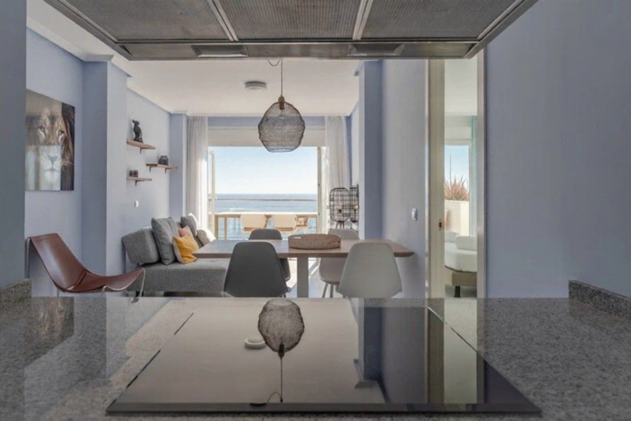 Piso en primera línea de playa en El Campello — Cocina